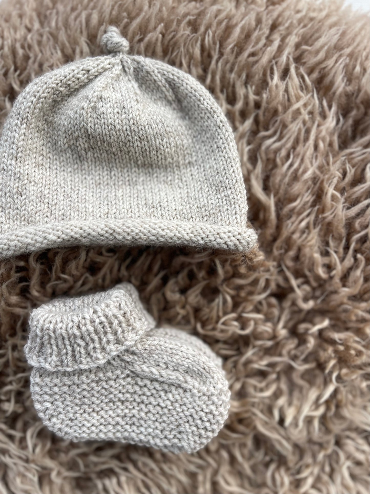 Top Knot hat & Booties - Kiwi